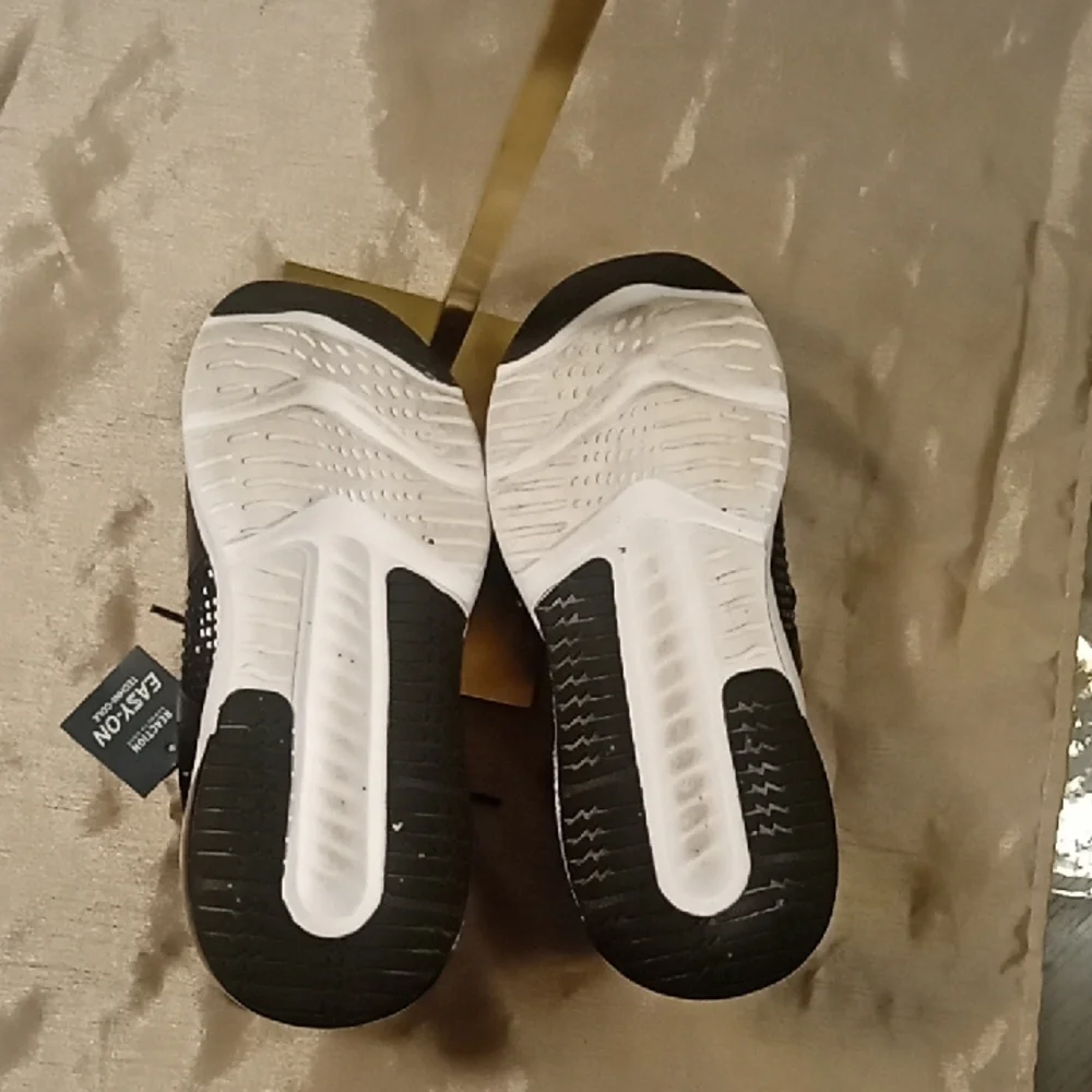 Kenneth Cole very lightly used Reaction Black Slip-On Sneakers